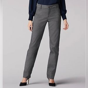 NWT Women’s Size 6 (Waist 28) Lee Wrinkle-Free Relaxed Fit Plaid Pattern Pants